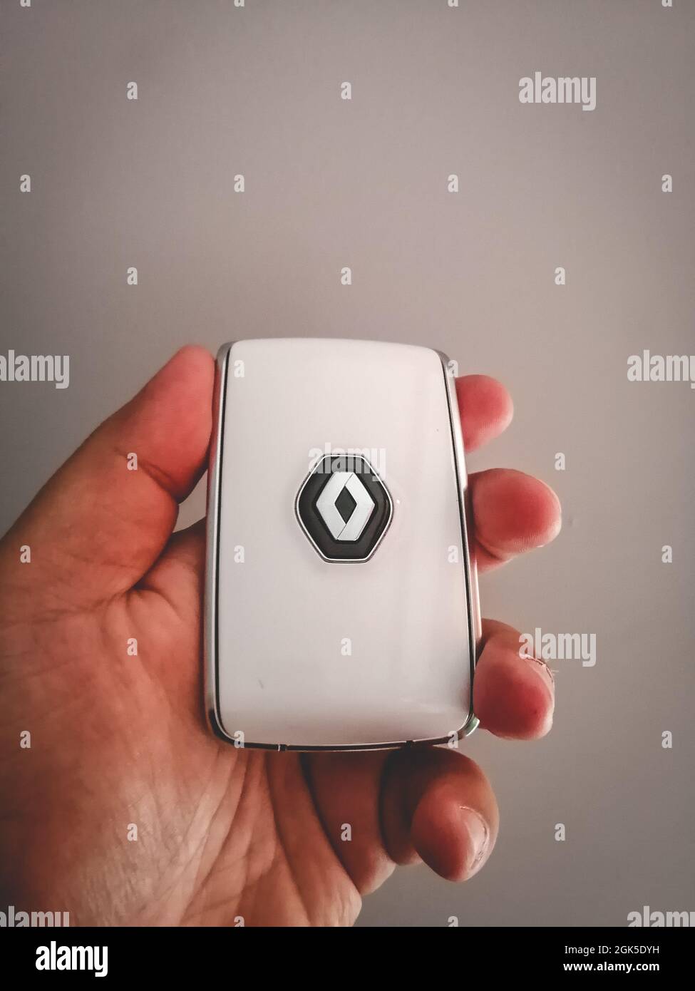 IZMIR, TÜRKEI - 20. Aug 2021: Der Schlüssel zum neuen renault clio  Stockfotografie - Alamy