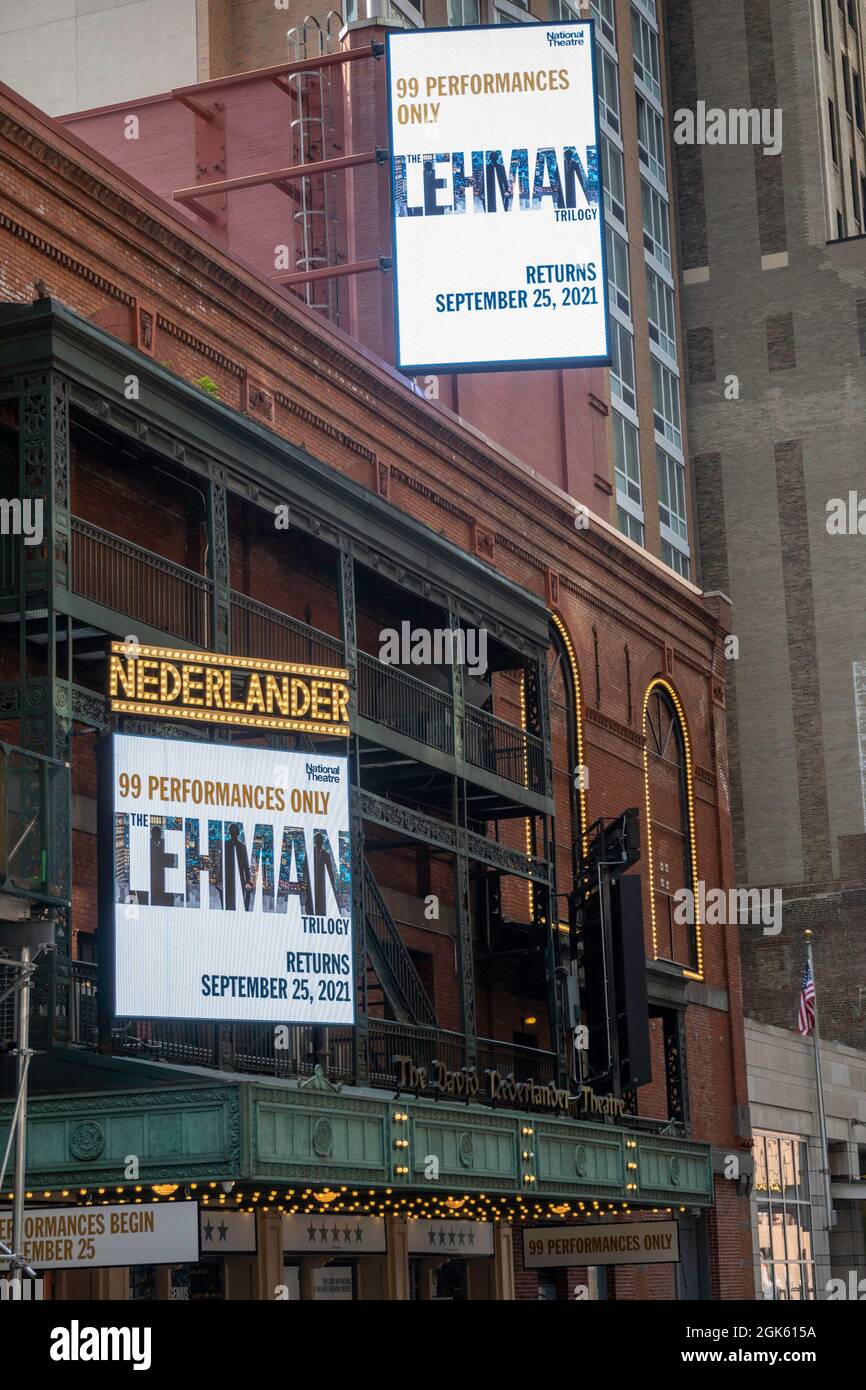 David T. Nederlander Theater mit der „Lehman Trilogy“ Marquee, NYC, USA 2021 Stockfoto