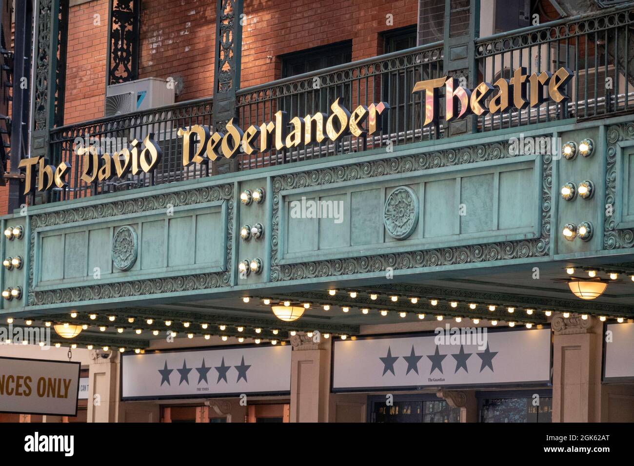 David T. Nederlander Theater mit der „Lehman Trilogy“ Marquee, NYC, USA