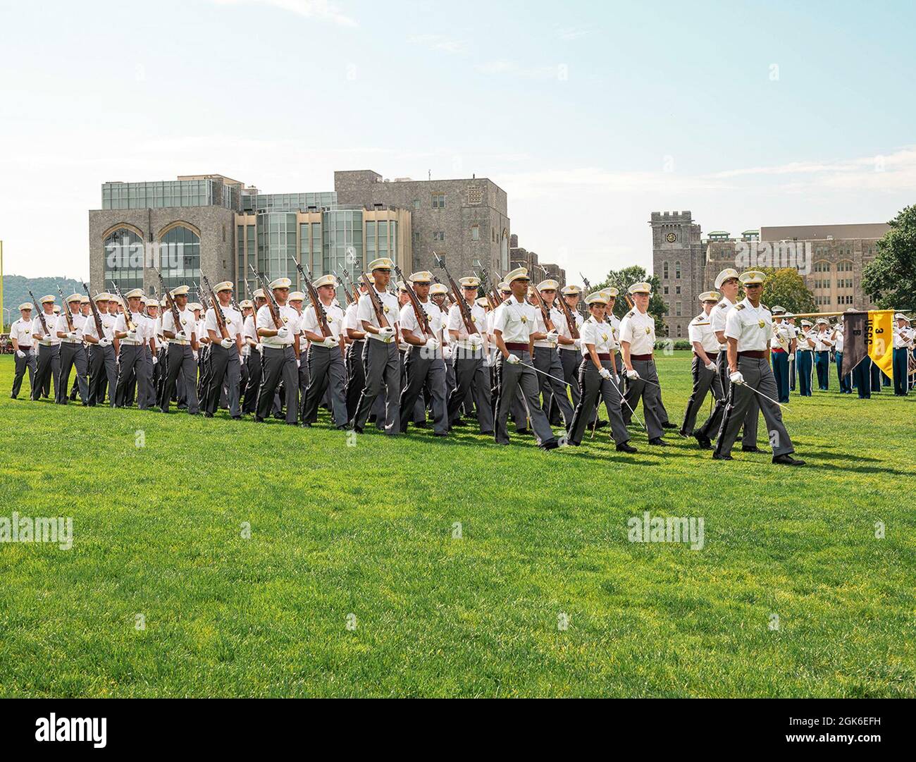 Kommandant des Korps der Kadetten, Brig. General Mark Quander (unten