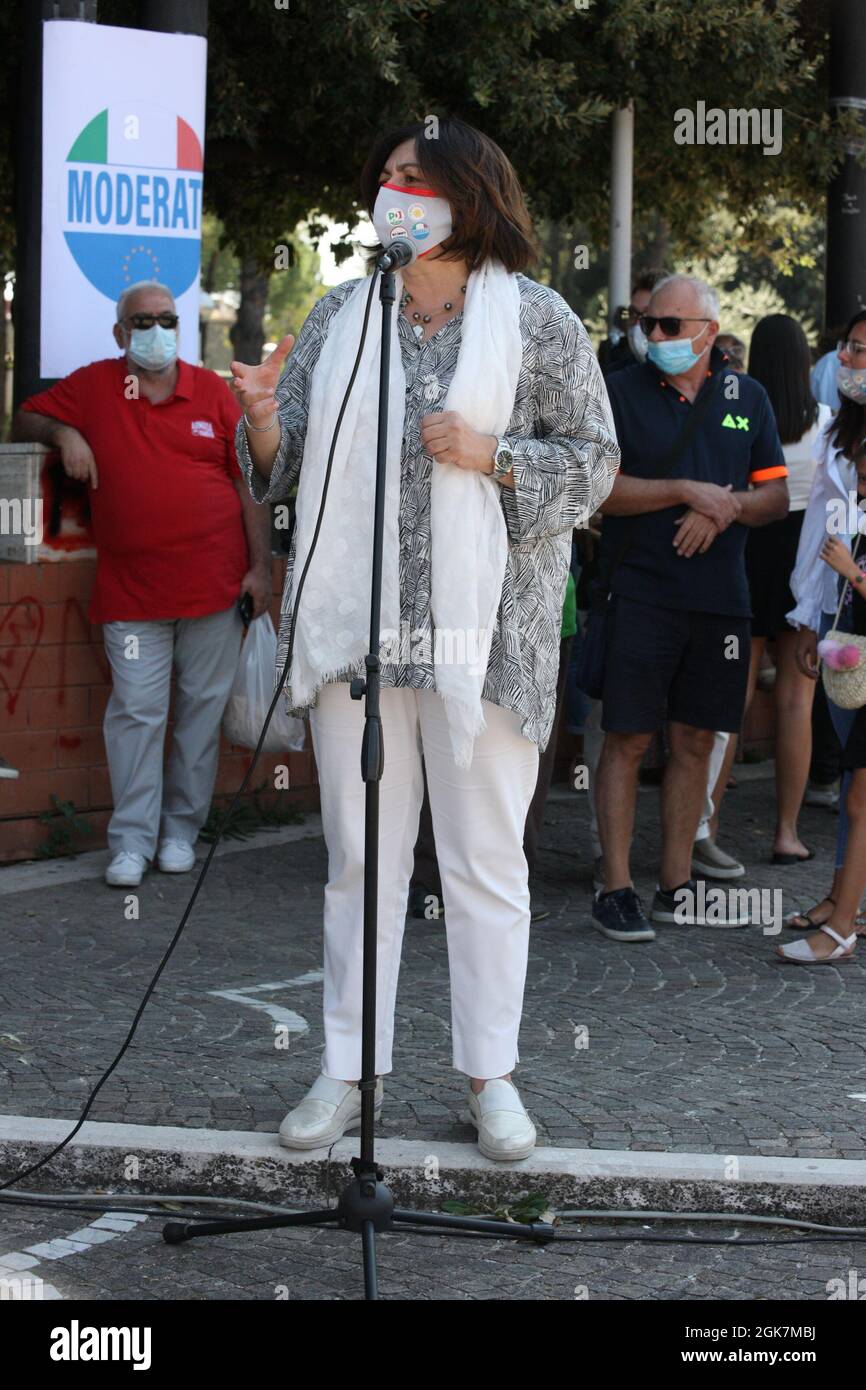 Arzano, Italien. September 2021. Loredana Raia Vizepräsidentin des Regionalrats Kampanien, Vizepräsident Consiglio Regionale della Campania bei der Eröffnung des Wahlkampfs in Arzano. (Foto: Salvatore Esposito/Pacific Press/Sipa USA) Quelle: SIPA USA/Alamy Live News Stockfoto