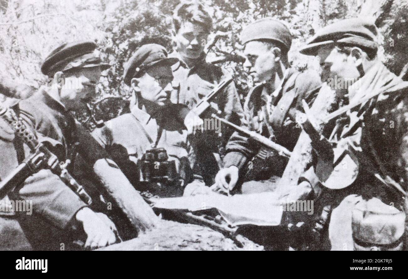 Treffen der Kommandeure der Partisanenabteile in den 1940er Jahren. Stockfoto