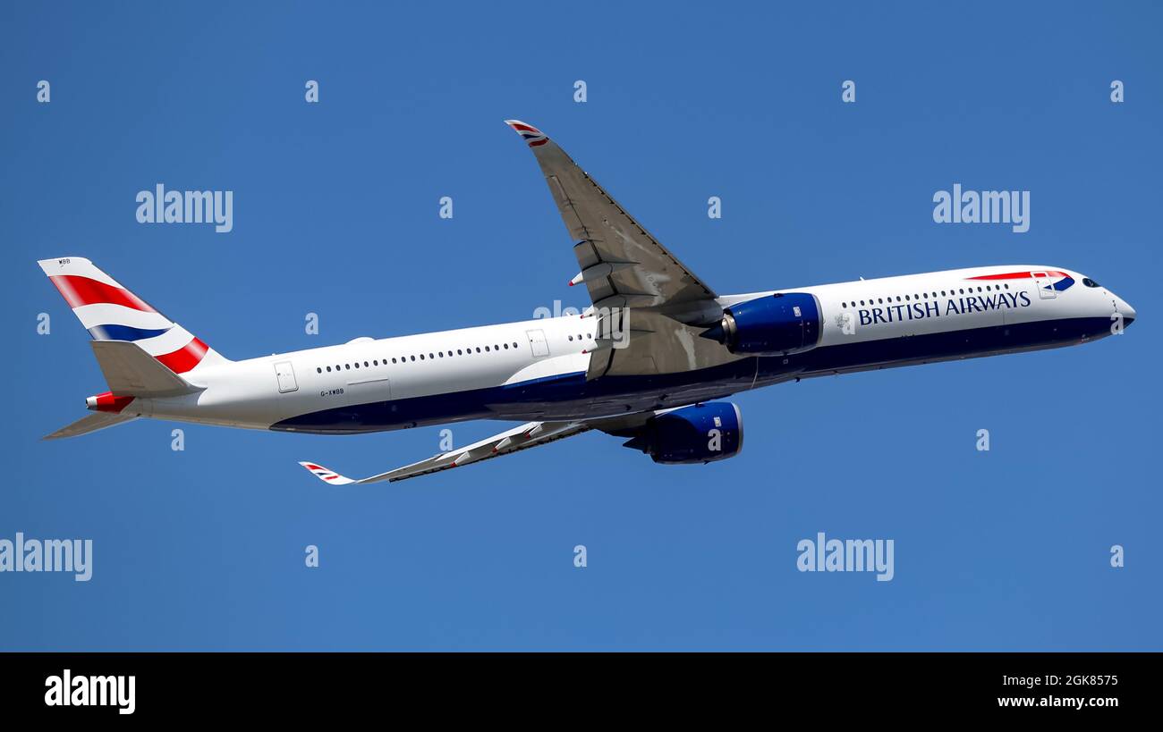 British Airways A350 G-XWBB mit Abflug in Heathrow. Stockfoto