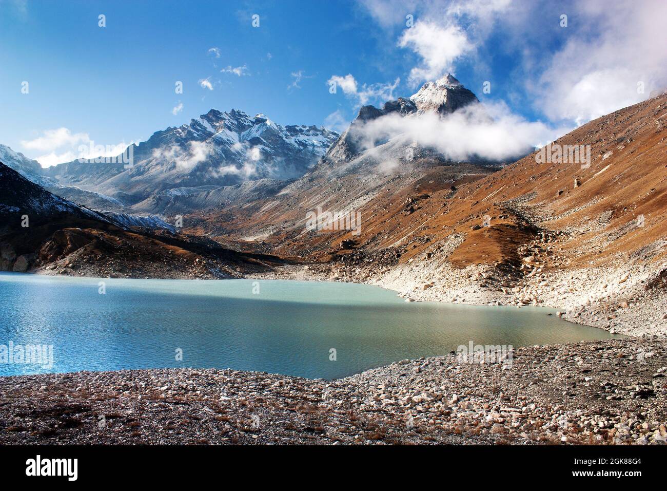 Blick auf den Tonak Tsho See - Gokyo - Weg zum Cho Oyu und Everest Base Camp - Nepal Stockfoto