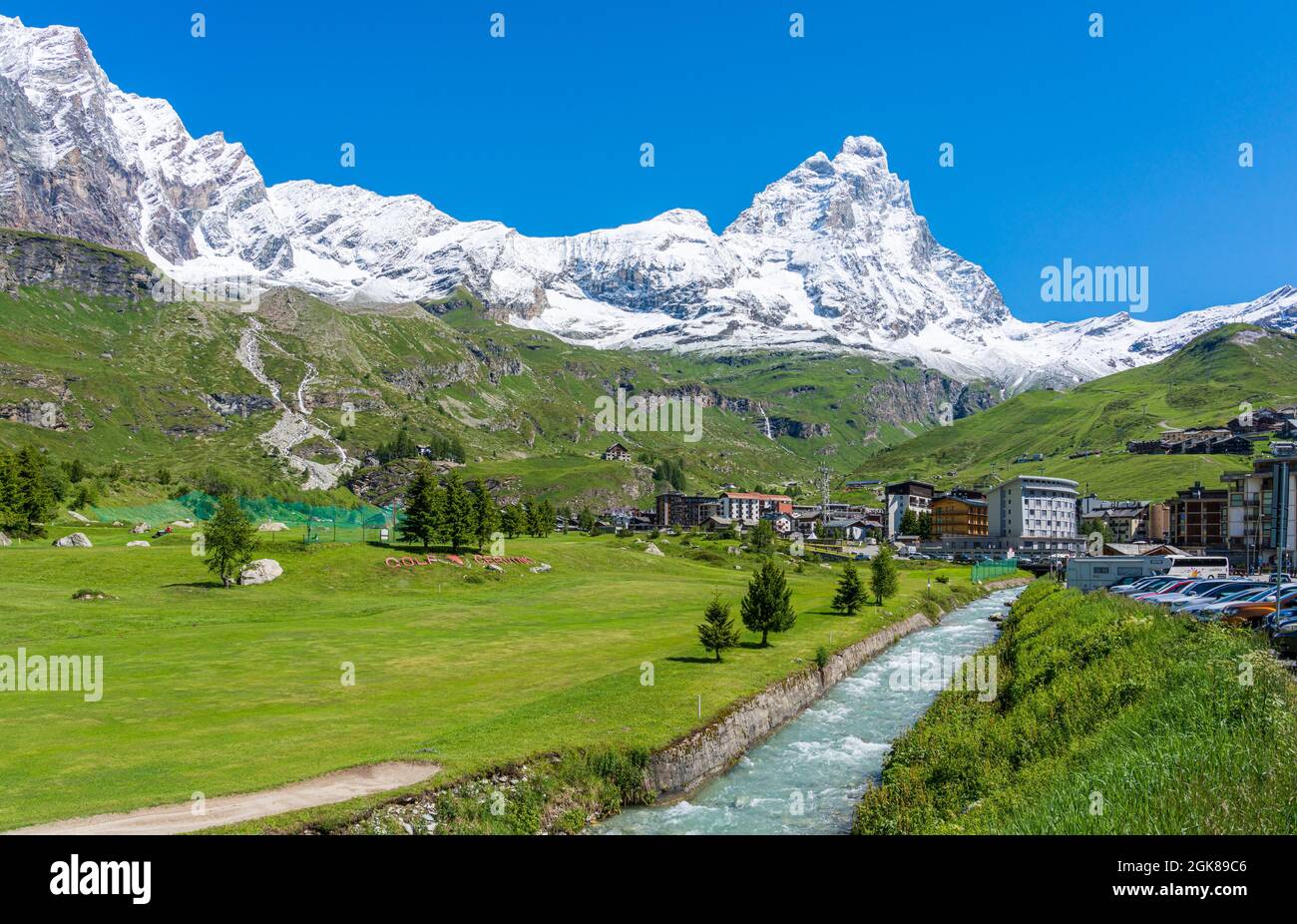 Idyllischer Morgenblick auf Breuil Cervinia mit Matterhorn, Valtournenche, Aostatal, Italien. Stockfoto
