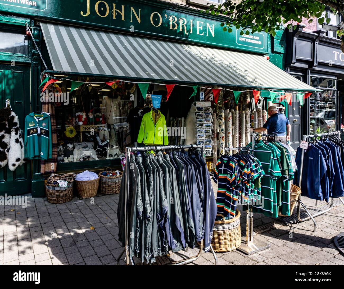 John O’Brien, Herren- und Jungenmode-Shop in Westport, County Mayo, Irland. Stockfoto