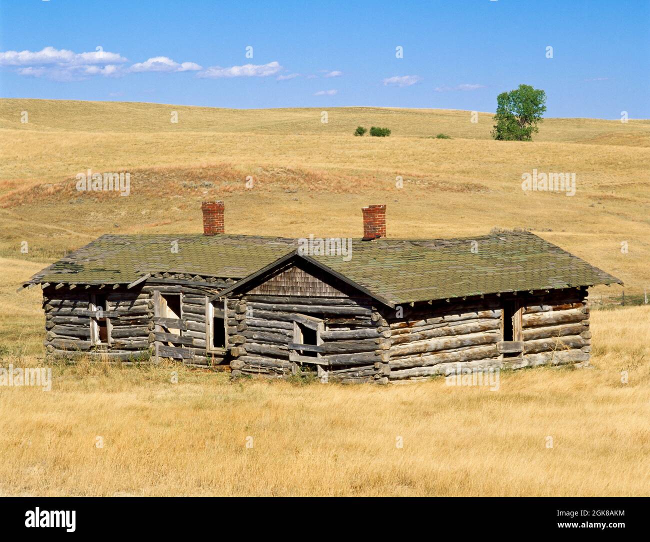 Blockhütten-Gehöft auf der Prärie in der Nähe von winifred, montana Stockfoto