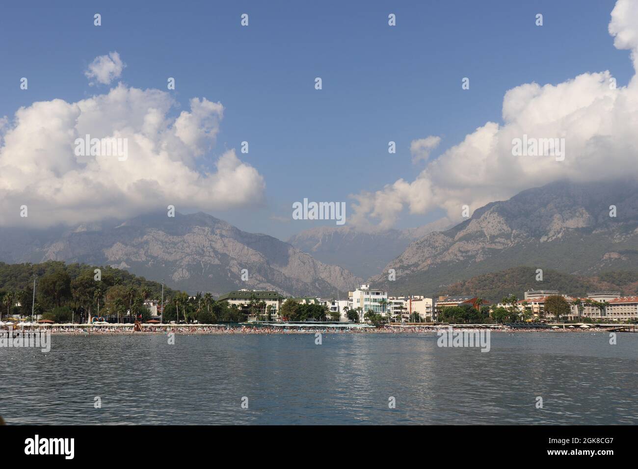 Wunderschöne Landschaft von Kemer vom Mittelmeer aus Stockfoto