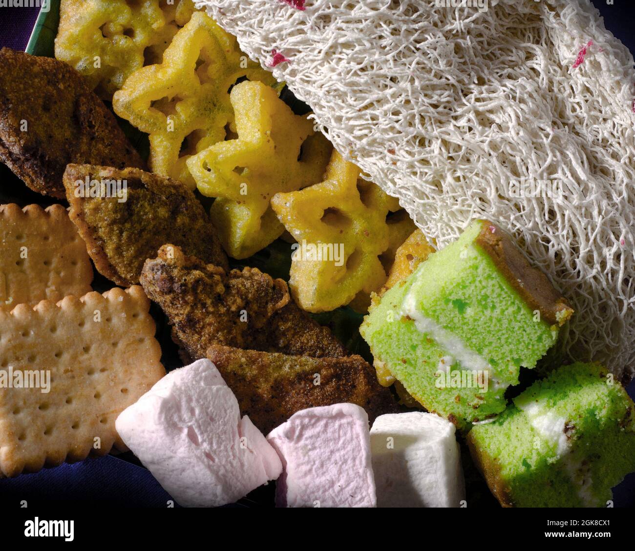 Der authentische Geschmack der traditionellen srilankischen Süßigkeiten. Stockfoto