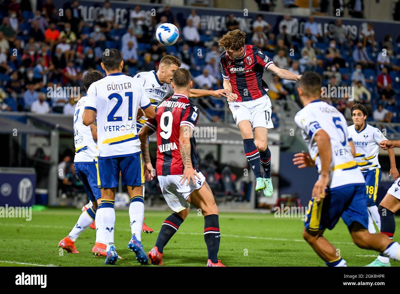 Renato Dall&#39;Ara Stadium, Bologna, Italien, 13. September 2021, Andreas Skov Olsen (Bologna) versucht ein Tor während des FC Bologna gegen den FC Hellas Verona - Italienischer Fußball Serie A zu erzielen Stockfoto