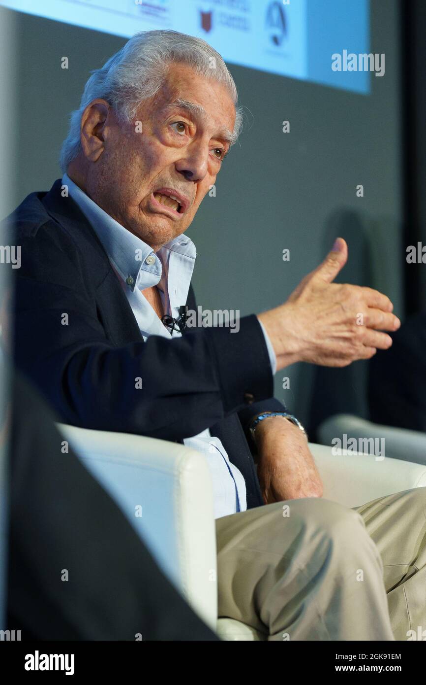 Madrid, Spanien. September 2021. Nobelpreisträger Mario Vargas Llosa nimmt am Forum „Literatura y America Latina“ in der Casa America in Madrid Teil. (Foto: Atilano Garcia/SOPA Images/Sipa USA) Quelle: SIPA USA/Alamy Live News Stockfoto