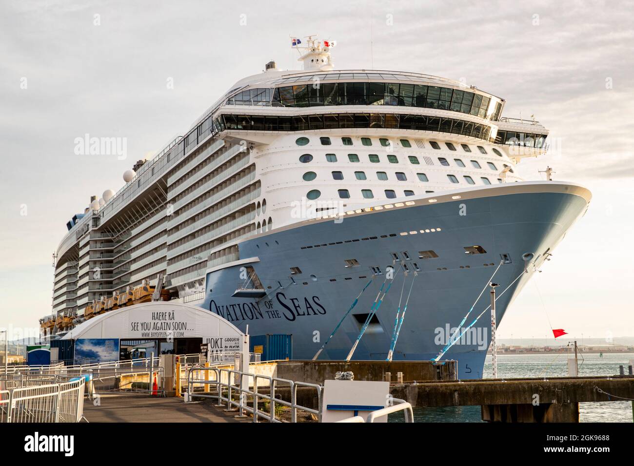 Das Schiff Ovation of the Seas liegt in Tauranga, Neuseeland Stockfoto