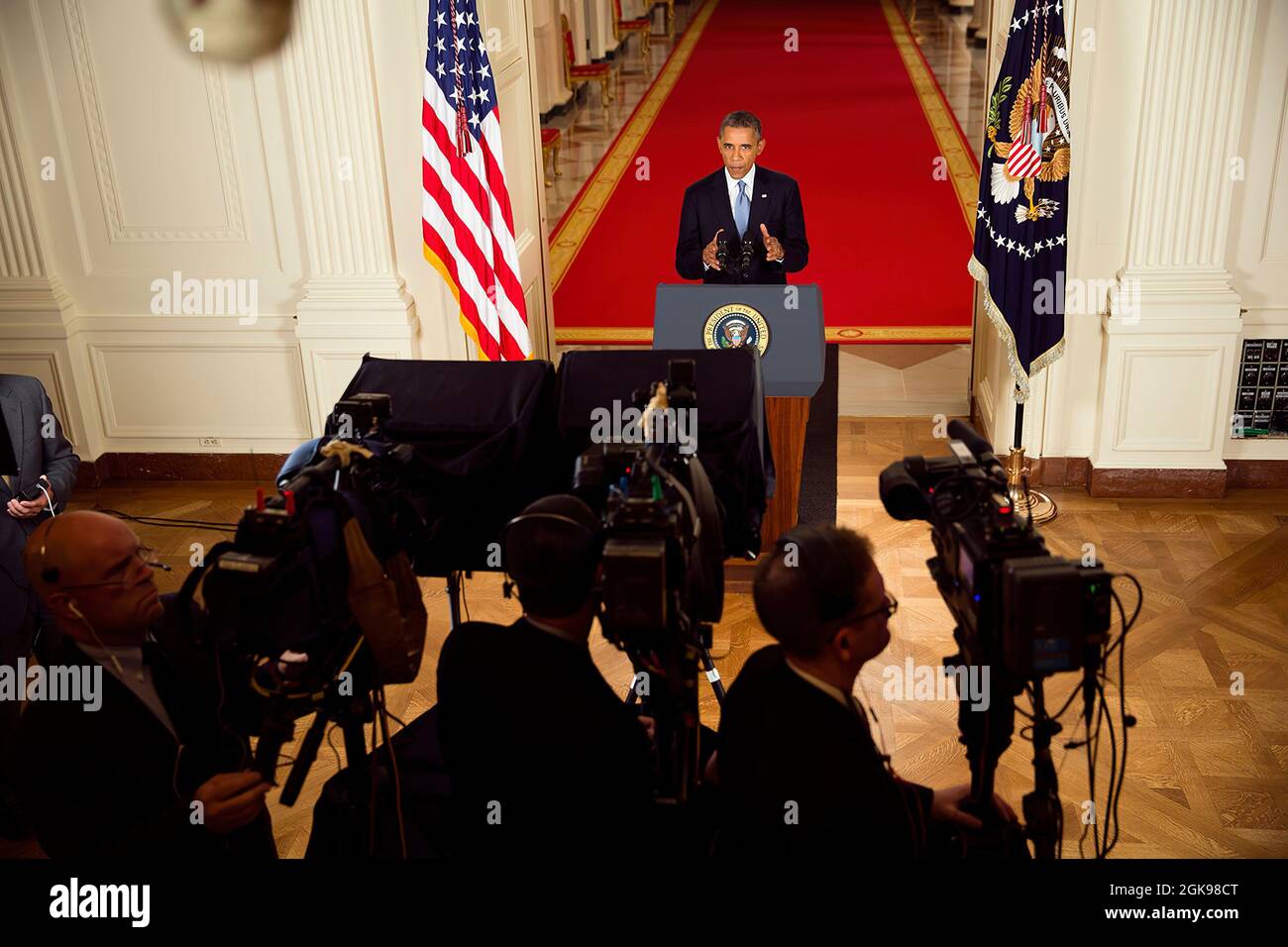 Präsident Barack Obama hält eine Rede in Bezug auf Syrien an die Nation im Ostsaal des Weißen Hauses, 10. September 2013. (Offizielles Foto des Weißen Hauses von Lawrence Jackson) Dieses offizielle Foto des Weißen Hauses wird nur zur Veröffentlichung durch Nachrichtenorganisationen und/oder zum persönlichen Druck durch die Betreffenden des Fotos zur Verfügung gestellt. Das Foto darf in keiner Weise manipuliert werden und darf nicht in kommerziellen oder politischen Materialien, Anzeigen, E-Mails, Produkten, Werbeaktionen verwendet werden, die in irgendeiner Weise die Zustimmung oder Billigung des Präsidenten, der ersten Familie oder der Weißen nahelege Stockfoto