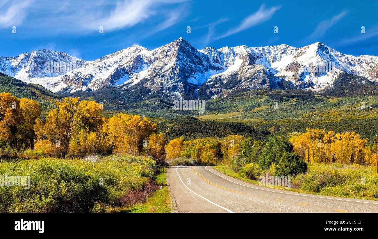 Landstraße, Herbstsaison in Colorado Stockfoto