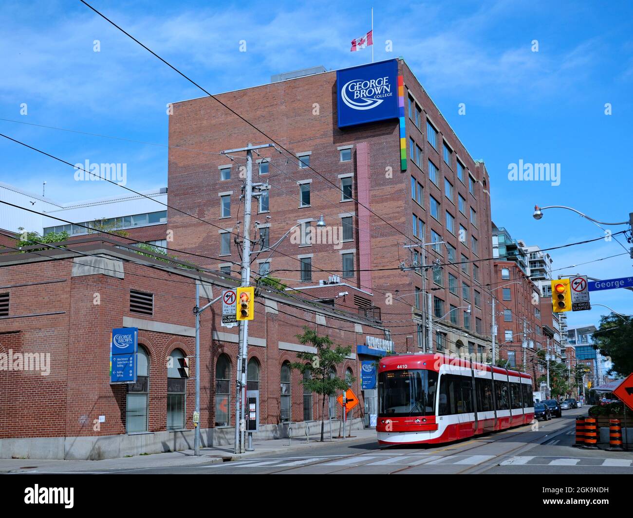 Toronto, Kanada - 13. September 2021: Der Campus der King Street im Stadtzentrum des George Brown College befindet sich in einer ehemaligen Keksfabrik aus dem Jahr 1874 Stockfoto