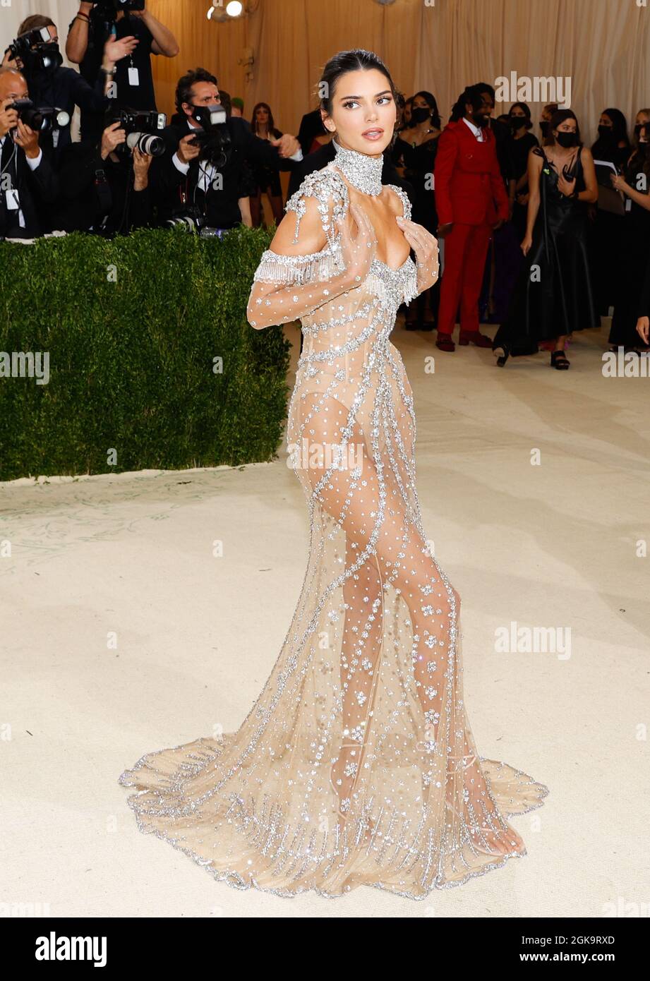 New York, Usa. September 2021. Kendall Jenner kommt zur Met Gala im Metropolitan Museum of Art, um die Eröffnung von in America: A Lexicon of Fashion in New York City am Montag, den 13. September 2021, zu feiern. Foto von John Angelillo/UPI Credit: UPI/Alamy Live News Stockfoto