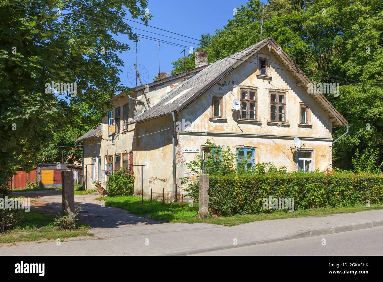 Zelenogradsk, Russland - 22. Juli 2017: Altes gemütliches Haus in der Moskovskaya Straße. Stockfoto