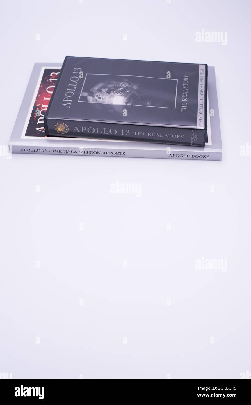 Apollo 13 abgetriebene Mondmission Dokumentarfilm DVD-Medien und Buch auf weißem Hintergrund Stockfoto