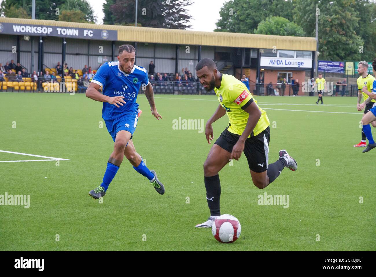 Worksop Town Football Club gegründet in 1861 Welten viertältesten Verein spielen Newport Pagnell Town in der 2021-21 FA Cup erste Qualifikationsrunde Stockfoto