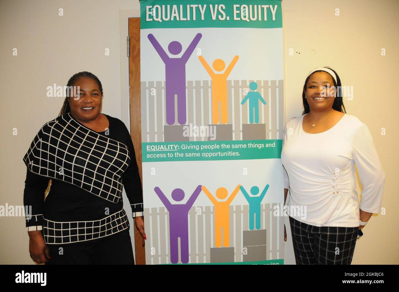 Joeann Bailey, Director von Equal Employment Opportunity, und Carolyn Lauzon, Expertin für Chancengleichheit. Stockfoto
