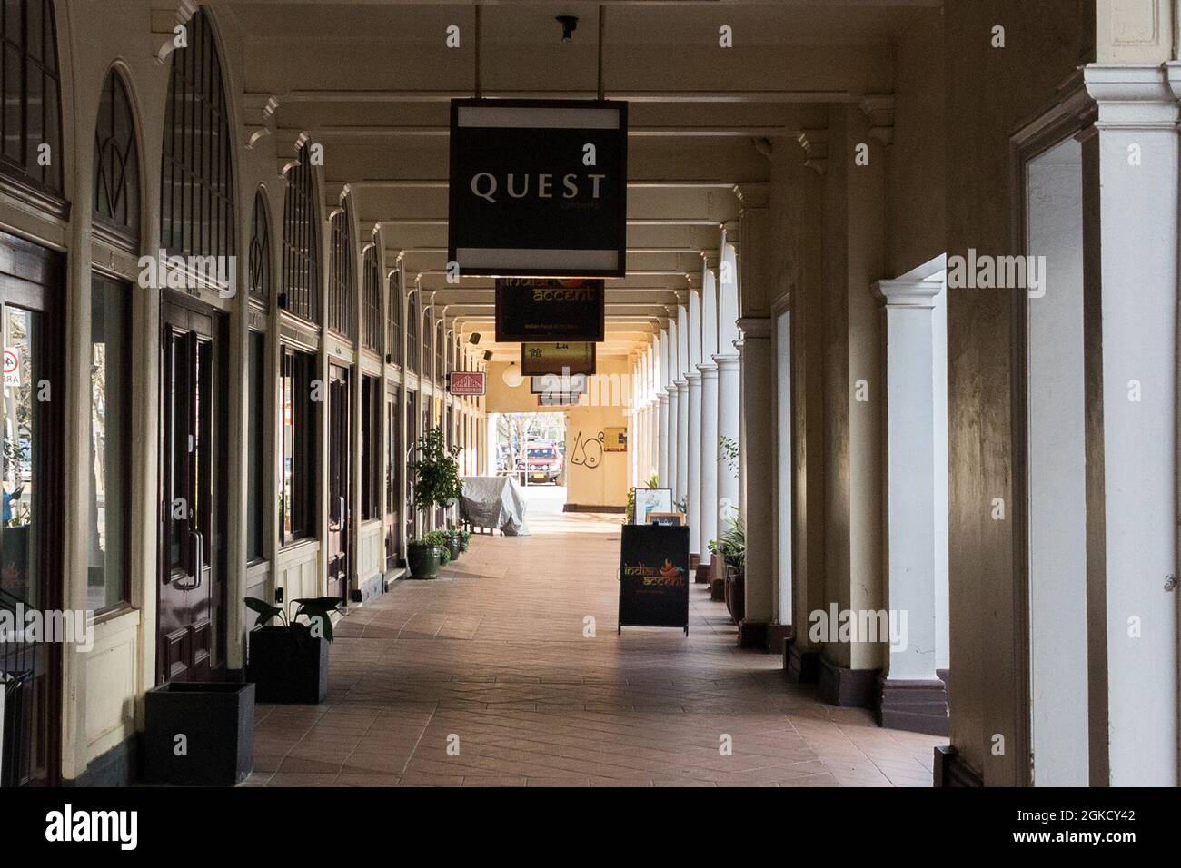 (210914) -- CANBERRA, 14. September 2021 (Xinhua) -- das Foto vom 14. September 2021 zeigt eine Straße in Canberra, Australien. Die COVID-19-Sperre in der australischen Hauptstadt wurde um einen Monat verlängert, da das Land weiterhin gegen die dritte Infektionswelle kämpft. (Foto von Liu Changchang/Xinhua) Stockfoto