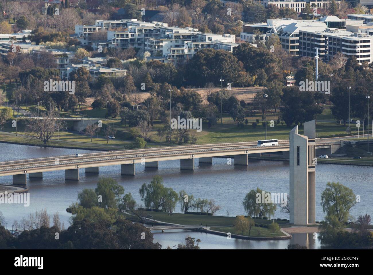 (210914) -- CANBERRA, 14. September 2021 (Xinhua) -- das Foto vom 14. September 2021 zeigt eine Durchgangsstraße in Canberra, Australien. Die COVID-19-Sperre in der australischen Hauptstadt wurde um einen Monat verlängert, da das Land weiterhin gegen die dritte Infektionswelle kämpft. (Foto von Liu Changchang/Xinhua) Stockfoto