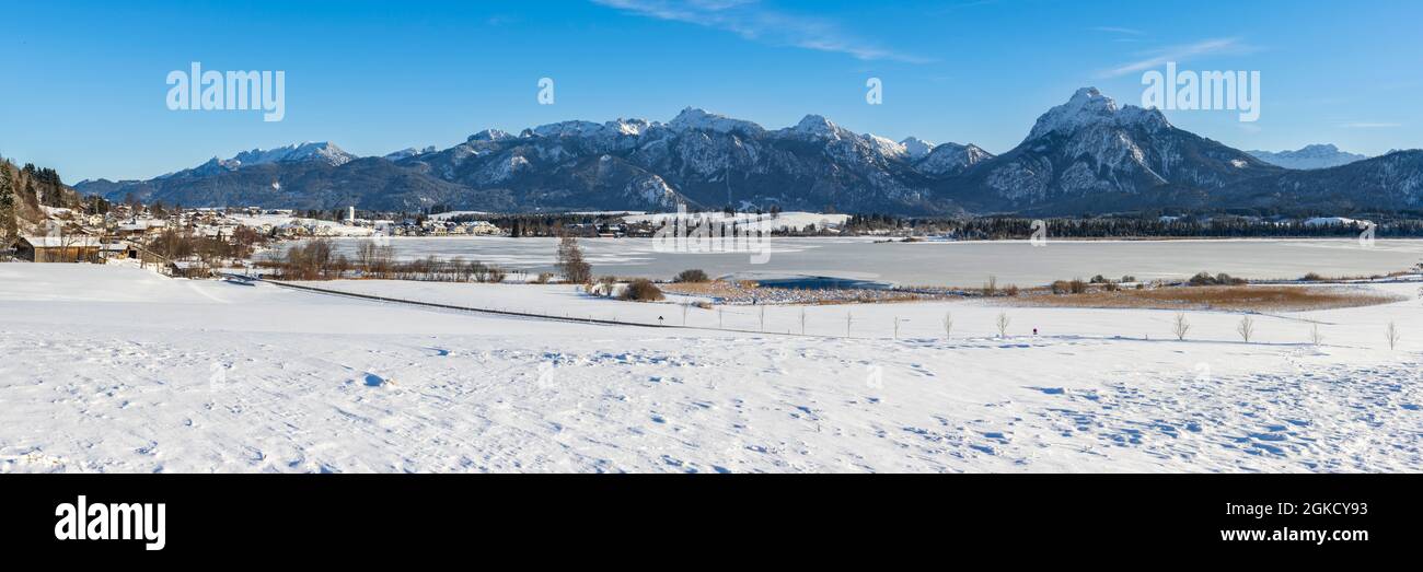 Panoramalandschaft in der Region Allgäu in Bayern im Winter Stockfoto