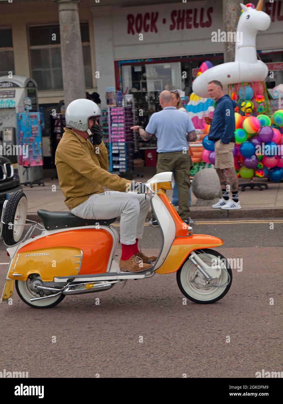 Roller in Brighton für ein Mod-Treffen Stockfoto