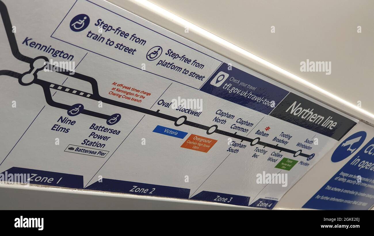 London, Großbritannien, 14. September 2021: In Vorbereitung auf die Eröffnung der neuen Northern Line Extension des Kraftwerks Nine Elms und Battersea am 20. September wurden neue Schilder in den Röhrentunneln installiert und neue breite Fußtunnel am Bahnhof Kennington gebaut. Anna Watson/Alamy Live News Stockfoto
