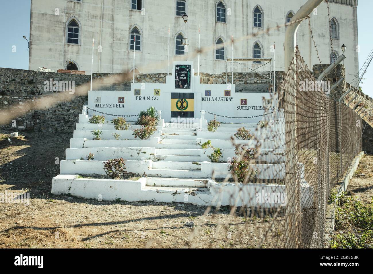 Kaserne der Fremdenlegion, Denkmal zu Ehren des Gründers der Legion, Jose Millan Irray und des Diktators Francisco Franco, auch Suceso Stockfoto