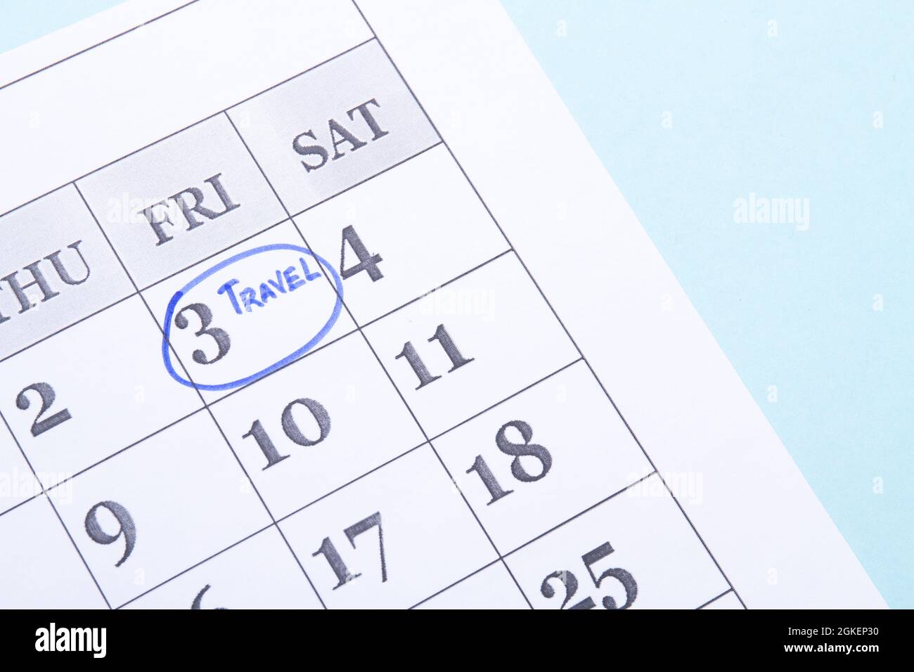 Reisetag mit einem blauen Filzstift markiert. Stockfoto