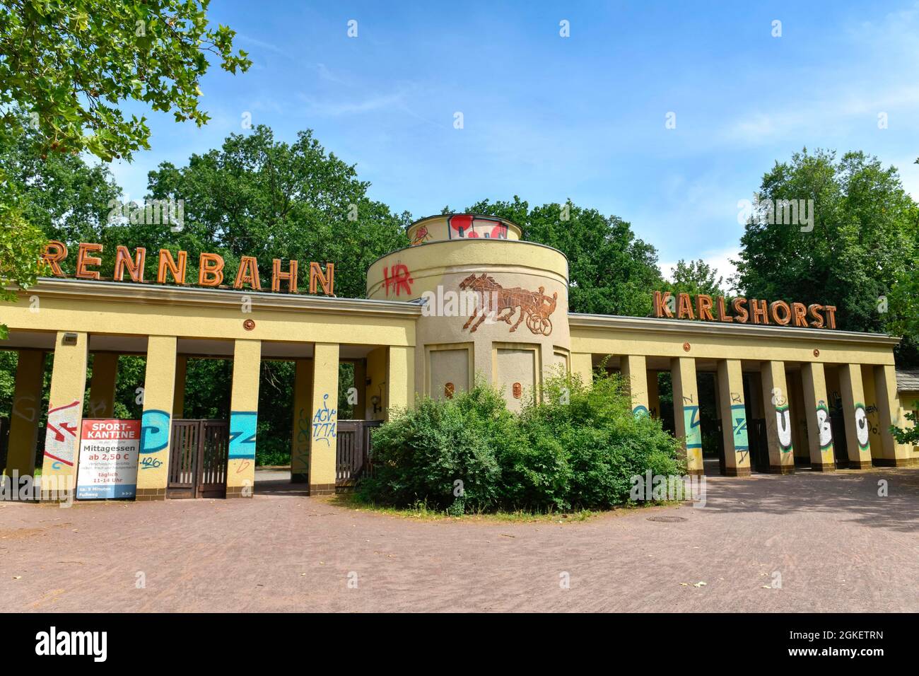 Eingang, Trabrennbahn, Karlshorst, Lichtenberg, Berlin, Deutschland Stockfoto