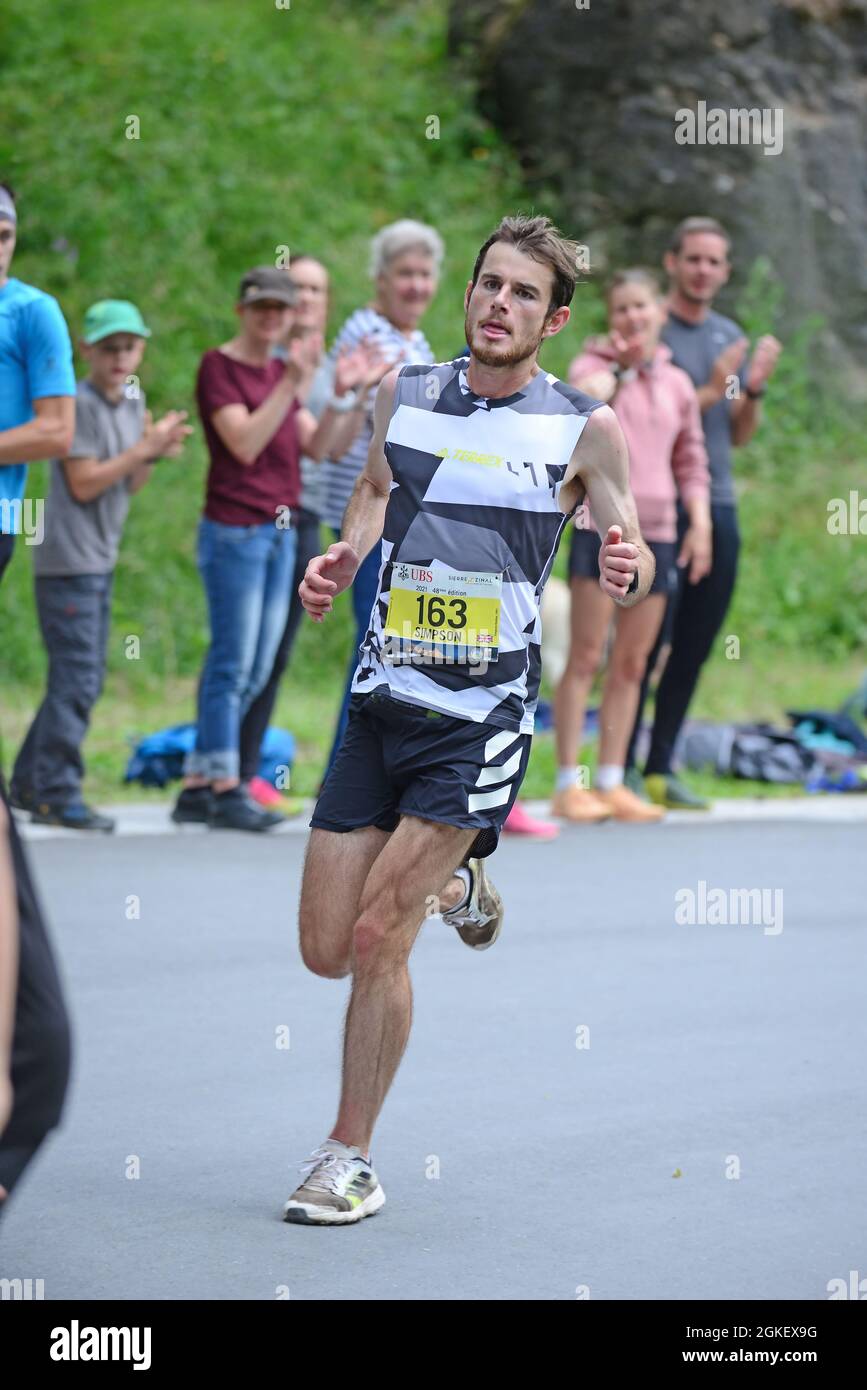 Zinal, SCHWEIZ - 7. AUGUST: Robbie SIMPSON (GB) Zweiter bei der Sierre-Zinal Weltmeisterschaft Trailrennen: 7. August 2021 in Zinal, Schweiz Stockfoto