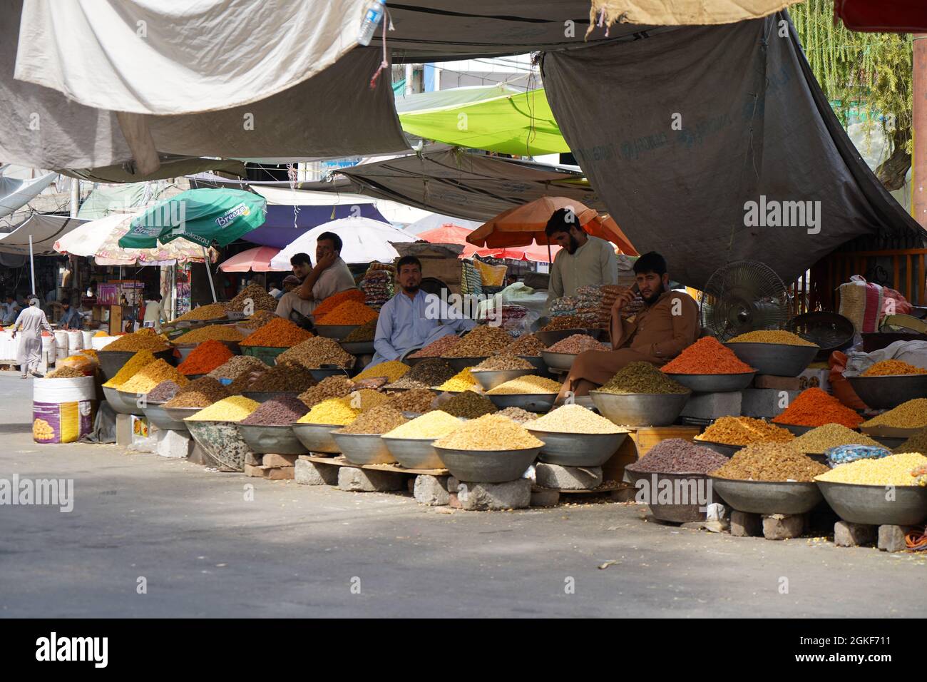 Dieses Foto wurde aufgenommen, nachdem die Taliban in Afghanistan, der Stadt Jalalabad, kontrolliert wurden. Stockfoto