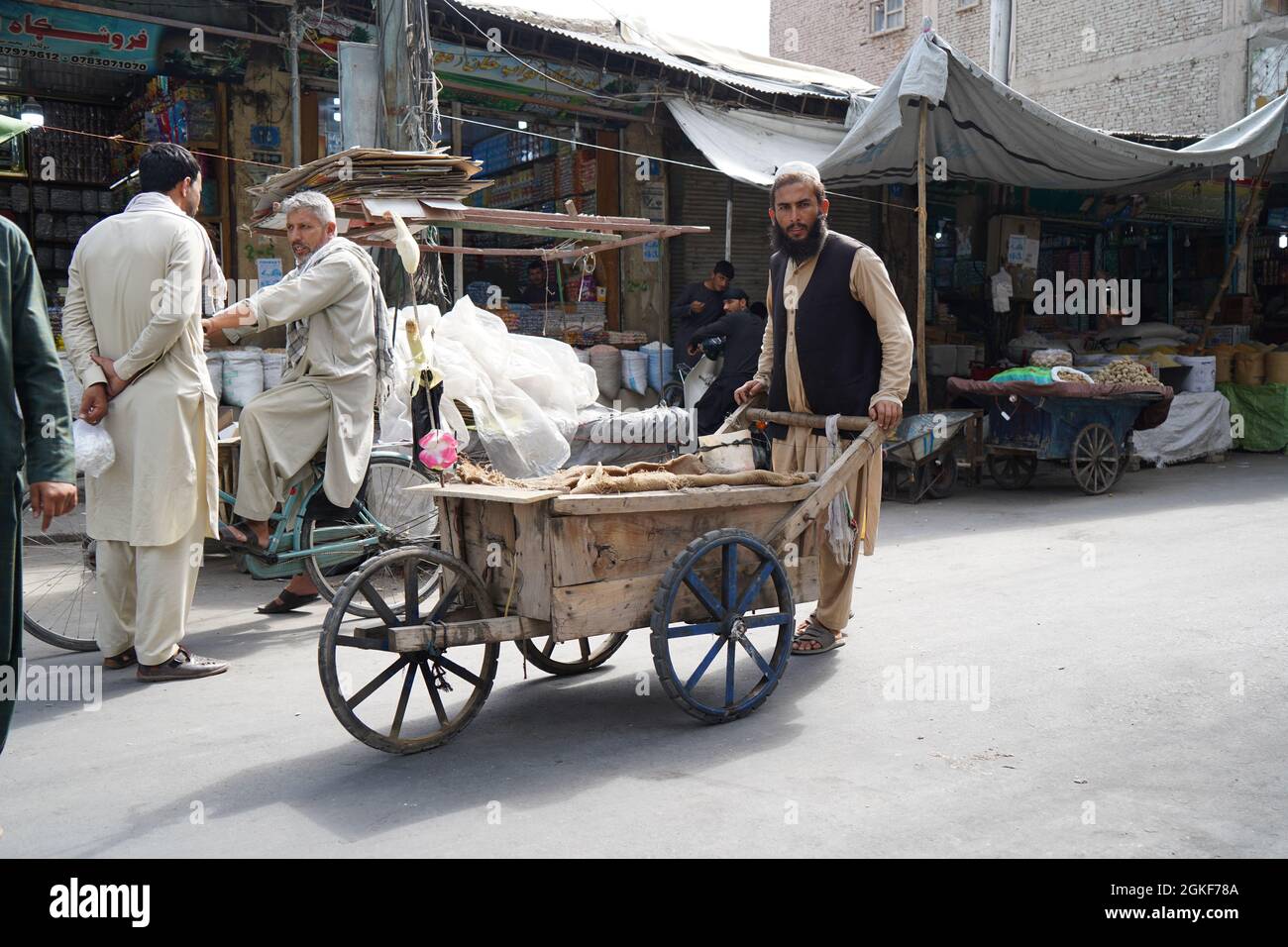 Dieses Foto wurde aufgenommen, nachdem die Taliban in Afghanistan, der Stadt Jalalabad, kontrolliert wurden. Stockfoto