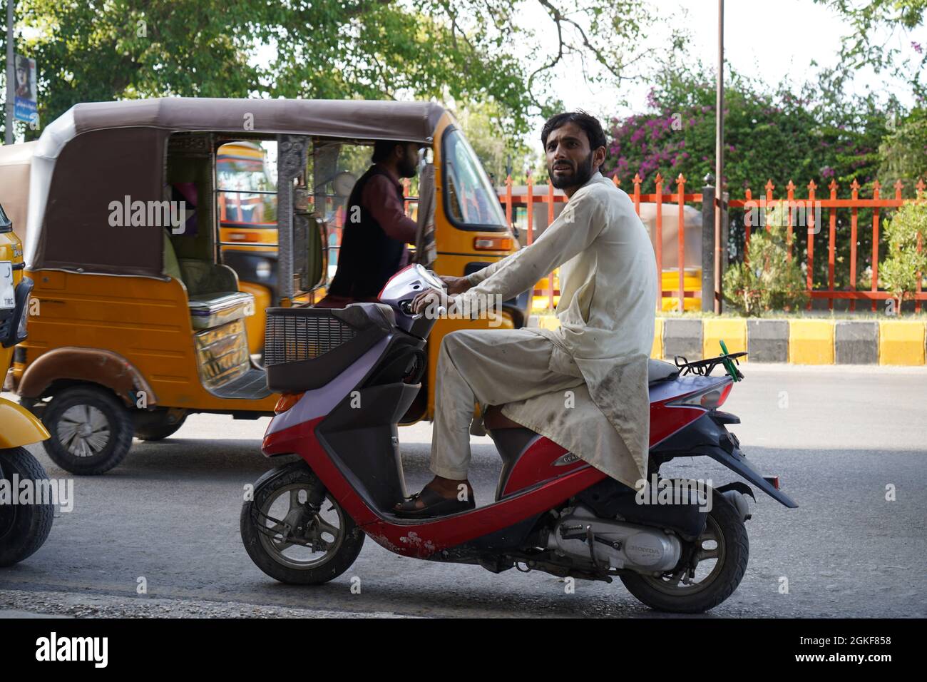 Dieses Foto wurde aufgenommen, nachdem die Taliban in Afghanistan, der Stadt Jalalabad, kontrolliert wurden. Stockfoto