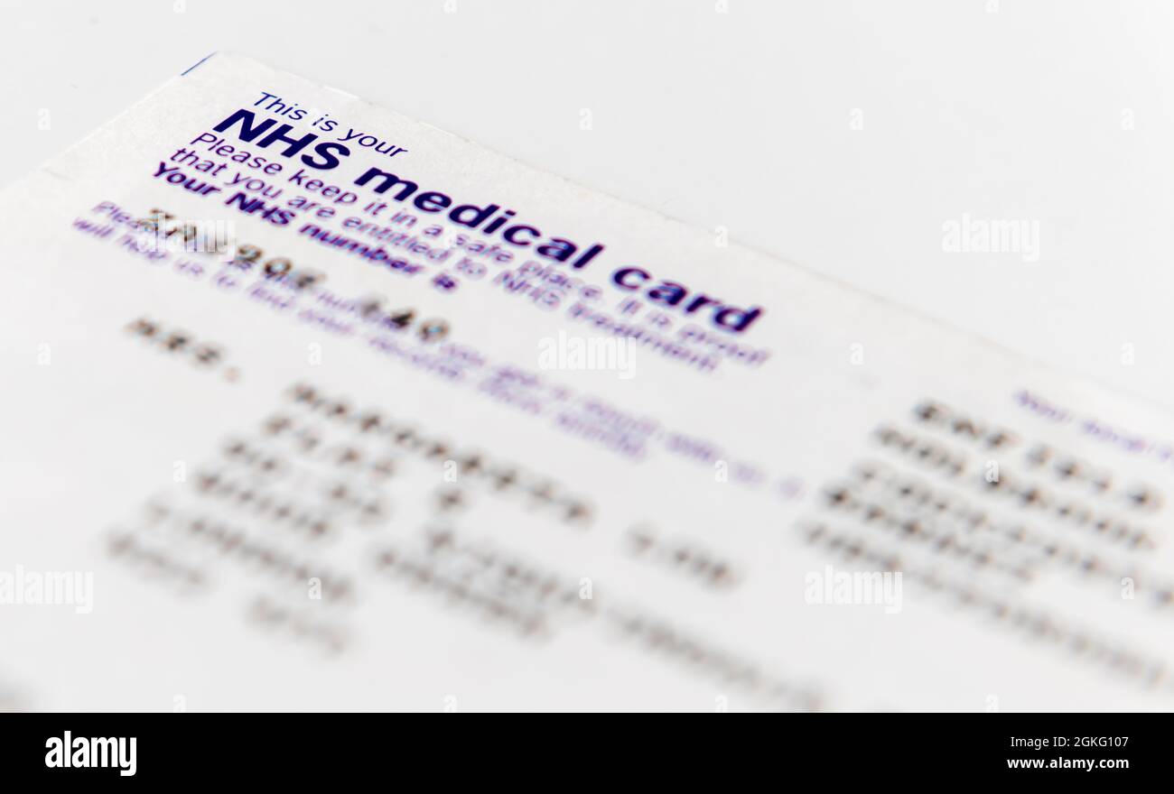 Eine medizinische Versorgung des britischen Gesundheitsdienstes, die die NHS-Nummer des Wohnsitzes für die staatliche Gesundheitsversorgung enthält. Stockfoto