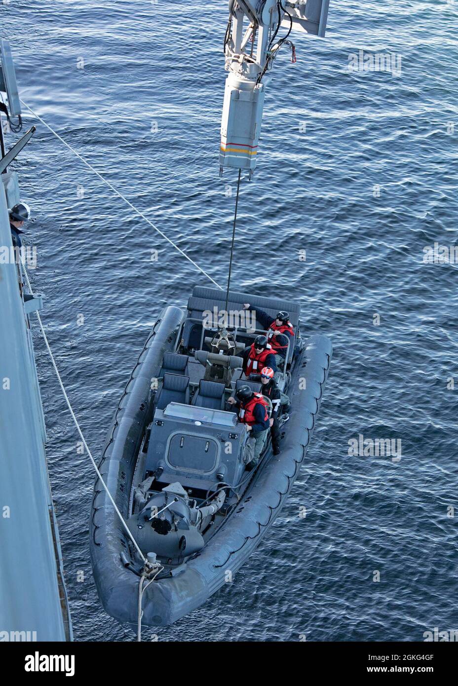 Lpd Rhib 210414-N-OI940-1044 KELTISCHES MEER (14. April 2021) Seeleute, die dem ...