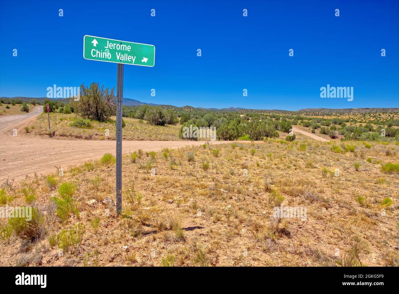 Die Kreuzung von FSR318 und FSR70 in der Nähe von Perkinsville, Arizona. Die FSR70 führt ins Chino Valley, während die FSR318 nach Jerome führt. Gelegen im Prescott Nati Stockfoto
