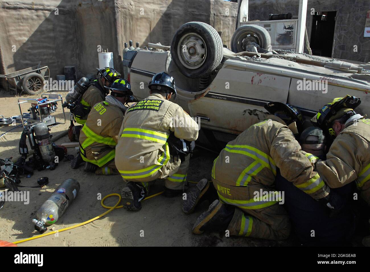 San Diego Fire Rescue arbeitet ein Fahrzeug Extraktionsbohrer Stockfoto