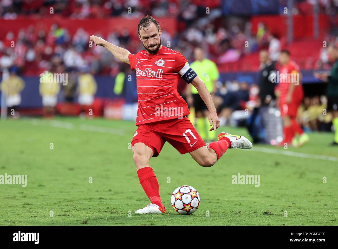 Sevilla, Spanien, 14/09/2021, Andreas Ulmer von RB Salzburg im Einsatz beim UEFA Champions League Group G-Etappenspiel zwischen dem FC Sevilla und RB Salzburg bei Ramon Sanchez Pizjuan in Sevilla, Spanien. . Stockfoto