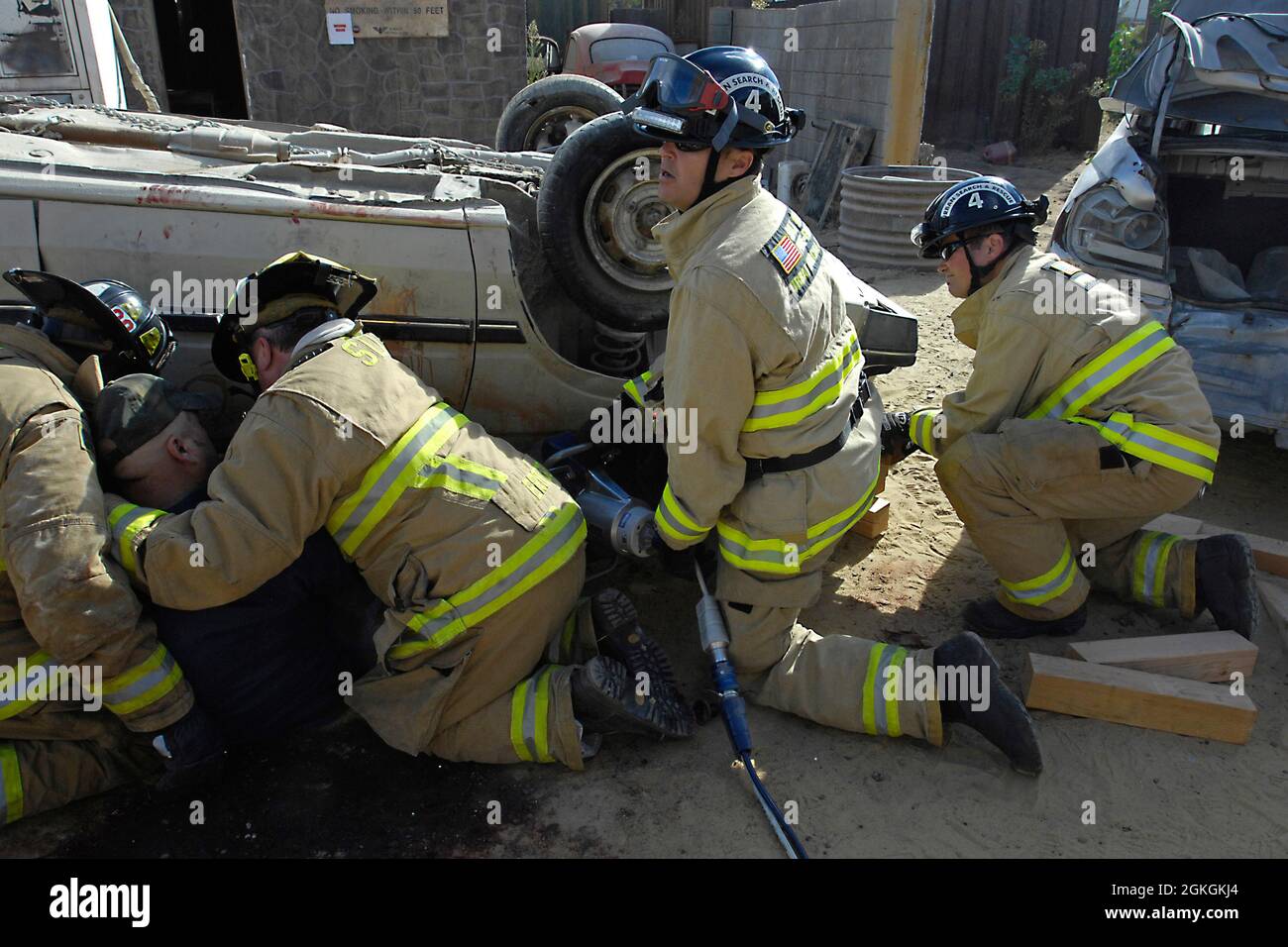 San Diego Fire Rescue arbeitet ein Fahrzeug Extraktionsbohrer Stockfoto