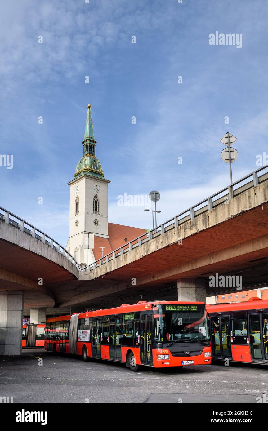 Bratislava, Slowakei - 27. September 2019 -die meisten SNP ist der Busbahnhof in der Nähe der Altstadt Bratislava, Slowakei. Stockfoto