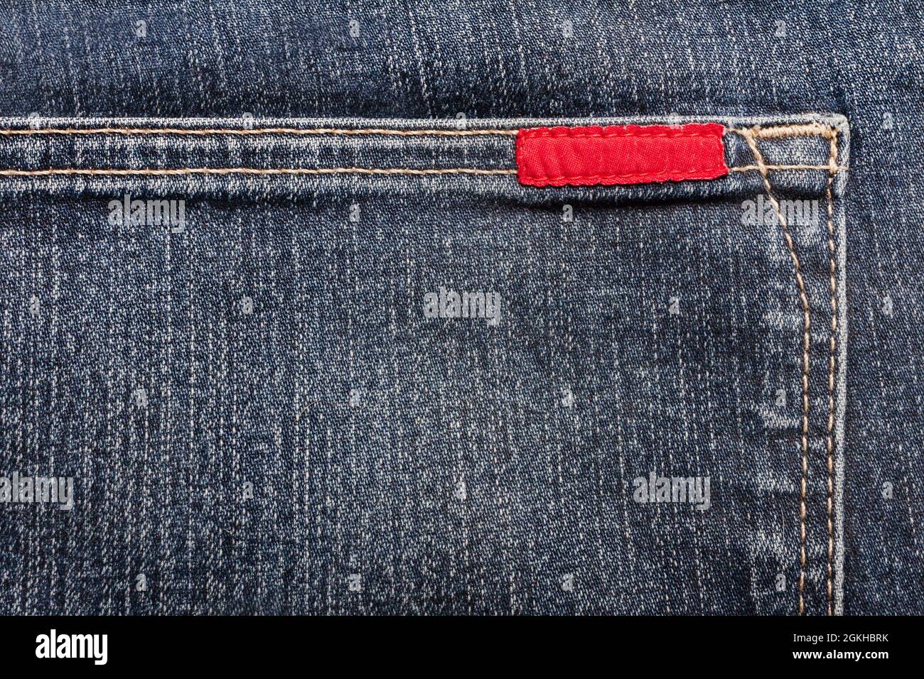 Blue jeans red material -Fotos und -Bildmaterial in hoher Auflösung – Alamy