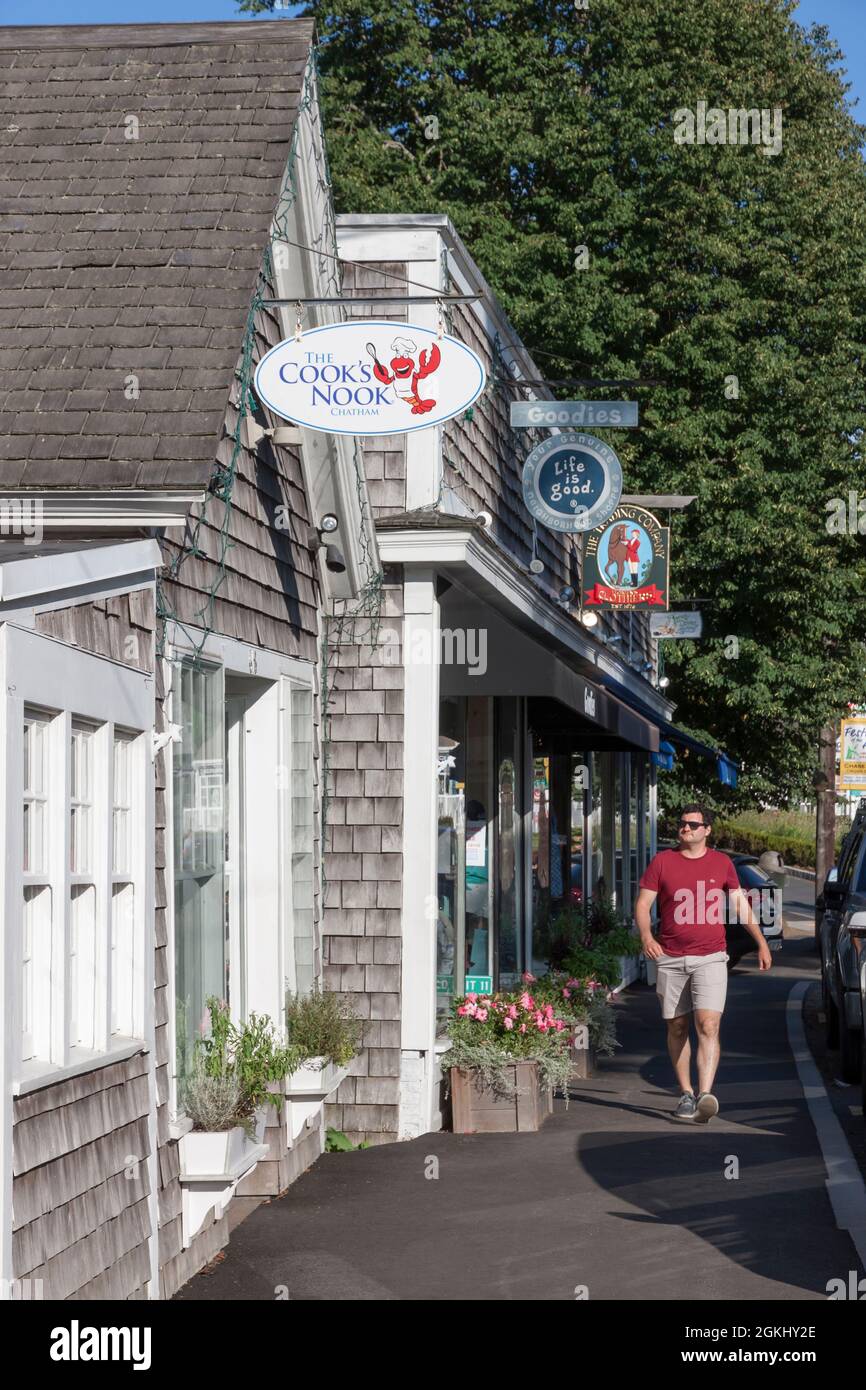 Geschäfte entlang der Main Street in Chatham, Massachusetts, am Cape Cod. Stockfoto