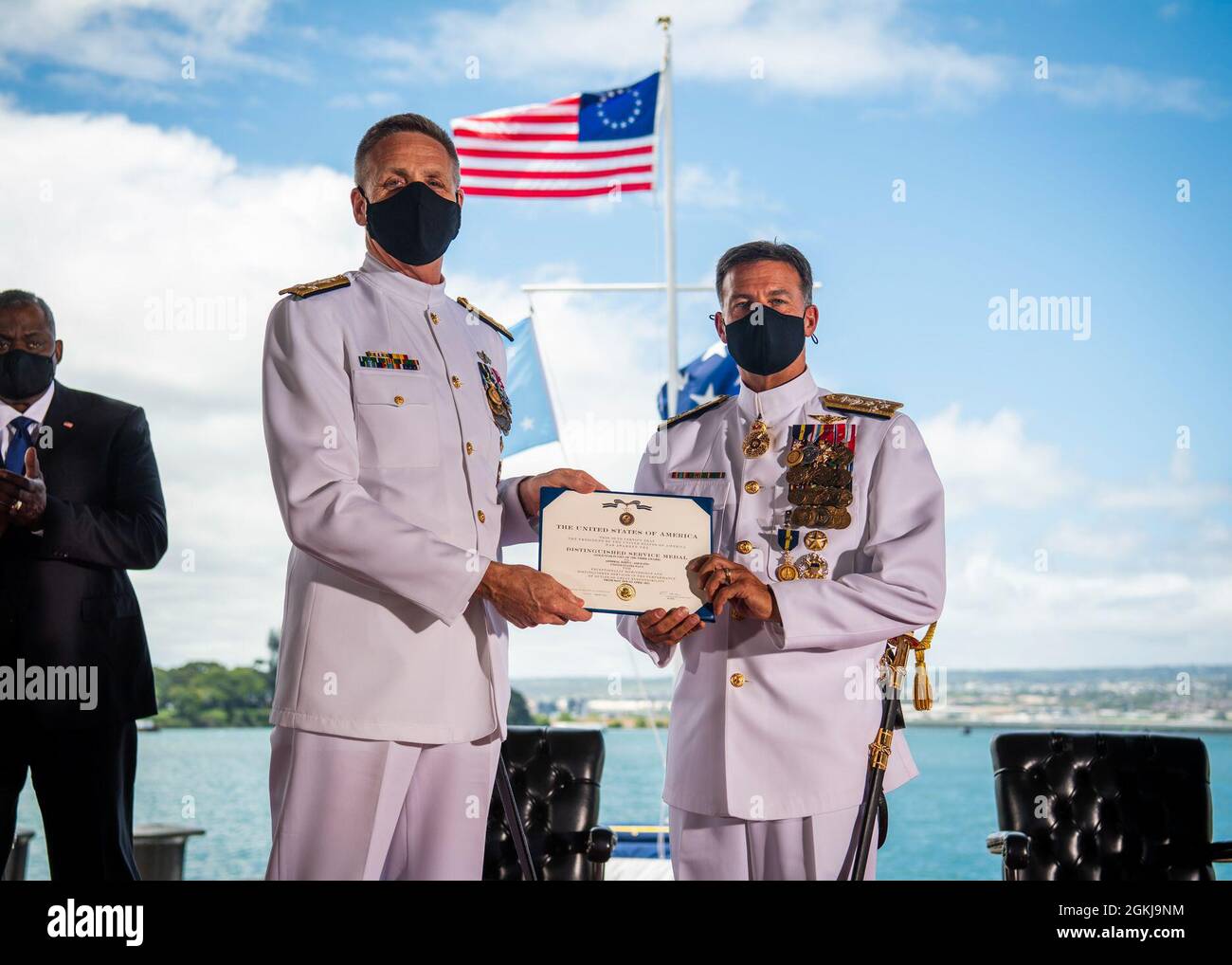 210430-N-XC372-1228 JOINT BASE PEARL HARBOR HICKAM (30. APRIL 2021) – ADM. Philip Davidson, scheidender Kommandeur des US-Indo-Pacific Command Stockfoto