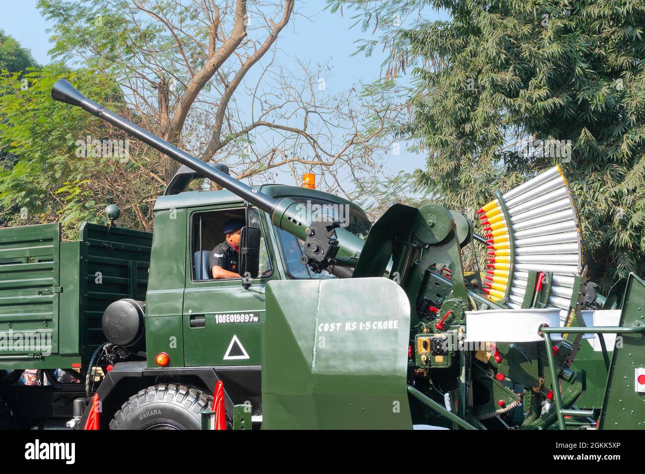 Kalkutta, Westbengalen, Indien - 26. Januar 2020 : LKW mit dem Flycatcher-Radarsystem, einem Kurzstreckensystem zur Luftabwehr, alle zusammen Stockfoto