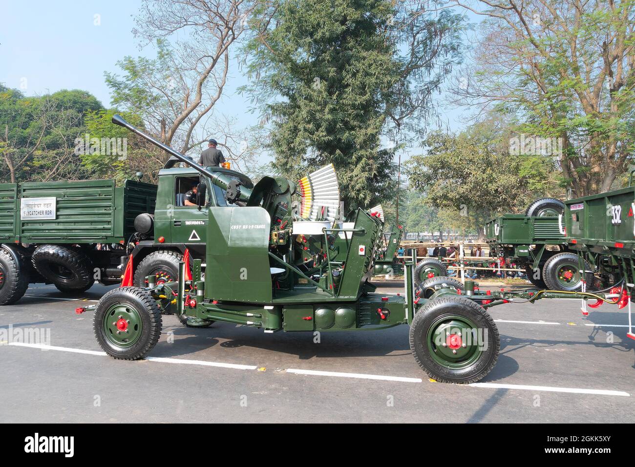 Kolkata, Westbengalen, Indien - 26. Januar 2020 : Indische Armee mit dem Radarsystem Flycatcher, einem Luftabwehrfeuerkontrollsystem mit kurzer Reichweite, al Stockfoto