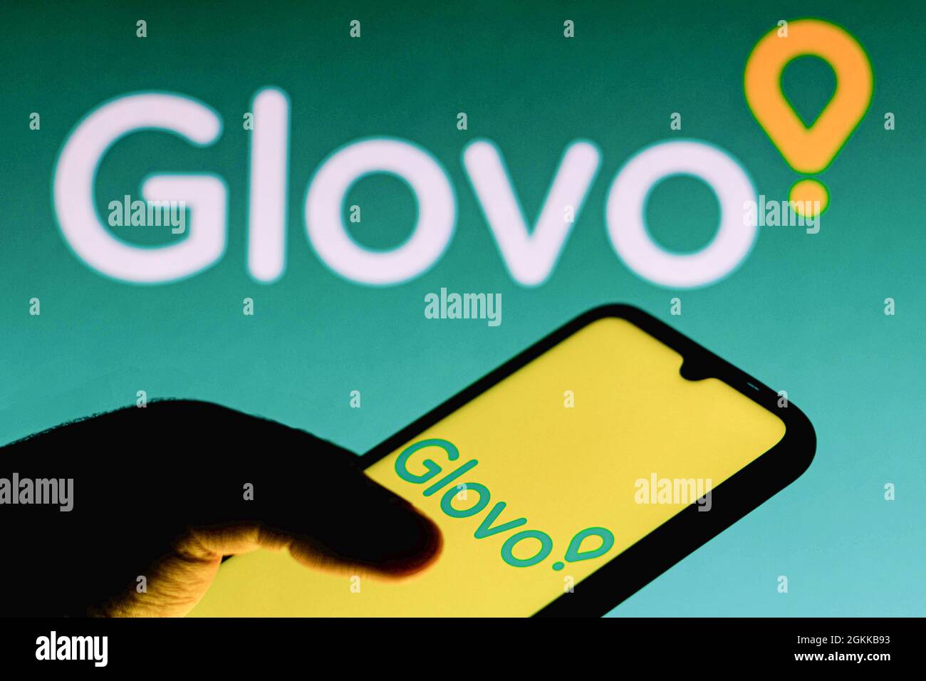 Brasilien. September 2021. In dieser Abbildung ist das Glovo-Logo auf einem Smartphone und im Hintergrund zu sehen. Kredit: SOPA Images Limited/Alamy Live Nachrichten Stockfoto