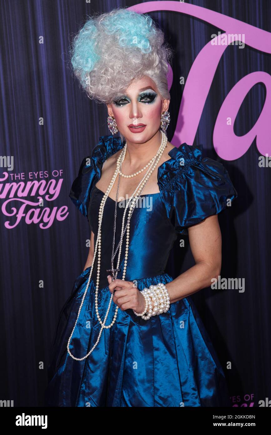 New York City, Usa. September 2021. MANHATTAN, NEW YORK CITY, NEW YORK, USA - 14. SEPTEMBER: Eine Drag Queen kommt bei der New Yorker Premiere von Fox Searchlight Pictures' 'The Eyes of Tammy Jaye' an, die am 14. September 2021 im SVA Theater in Manhattan, New York City, New York, USA, stattfand. (Foto von Kevin Lian/Image Press Agency) Quelle: Image Press Agency/Alamy Live News Stockfoto